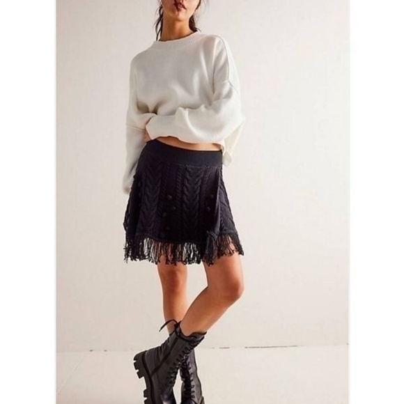 Free People Let's Get Cozy Swit Cable Knit Mini Skirt In M NWT - Picture 1 of 8